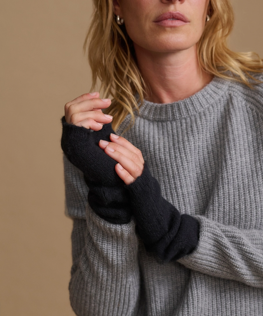 Fingerless Cashmere Gloves in black